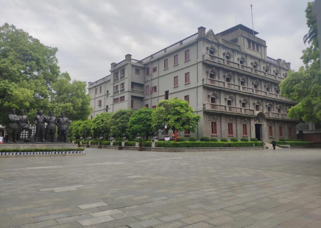 开展“缅怀革命先烈、传承红色基因，弘扬革命精神”主题活动(图3)